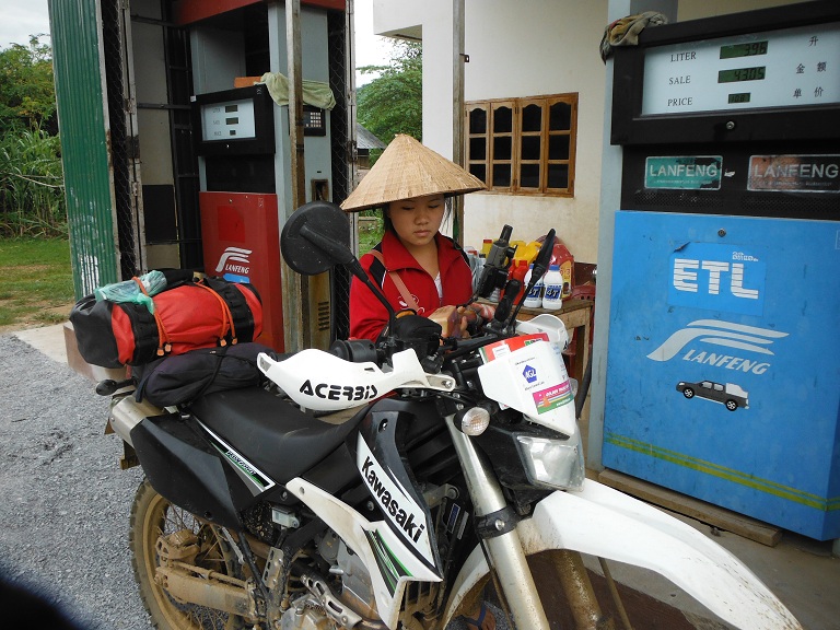 Laos-Xam Neua-Muang et-Motorcycle (29).JPG