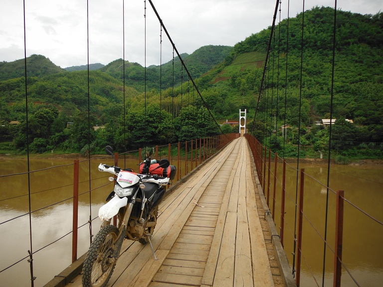 Laos-Xam Neua-Muang et-Motorcycle (34).JPG