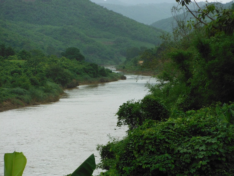 Laos-Xam Neua-Muang et-Motorcycle (36).JPG