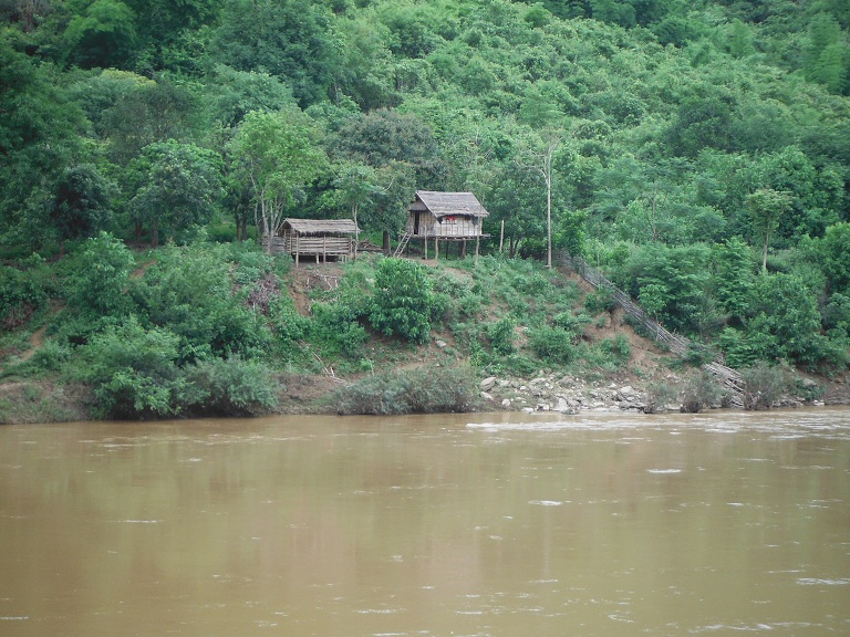 Laos-Xam Neua-Muang et-Motorcycle (37).JPG