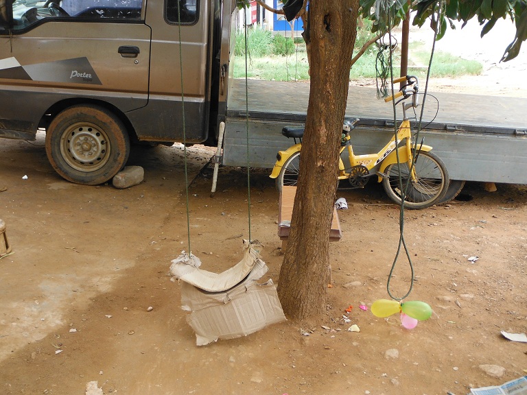 Laos-Xam Neua-Muang et-Motorcycle (43).JPG