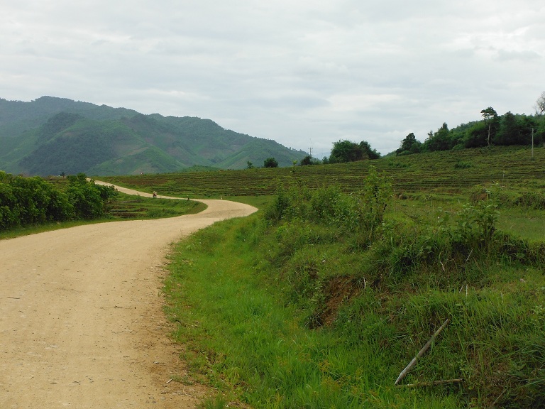 Laos-Xam Neua-Muang et-Motorcycle (45).JPG