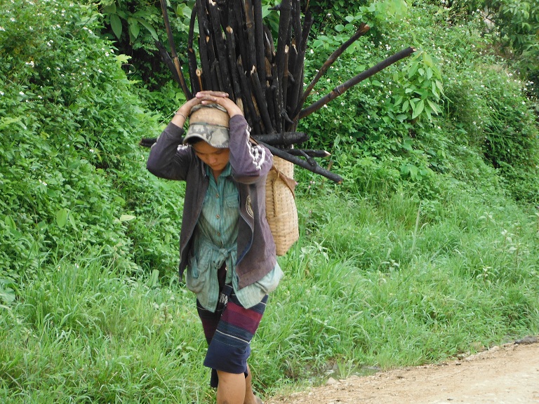 Laos-Xam Neua-Muang et-Motorcycle (51).JPG