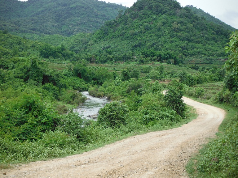 Laos-Xam Neua-Muang et-Motorcycle (62).JPG