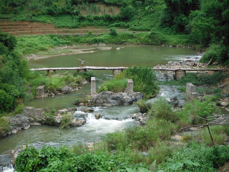 Laos-Xam Neua-Muang et-Motorcycle (64).JPG