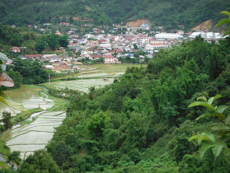 Laos-Xam Neua-Muang et-Motorcycle (68).JPG