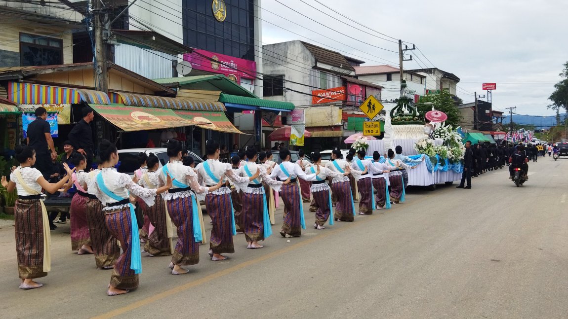 Loi Kratong Pak Chom Parade 2.jpg