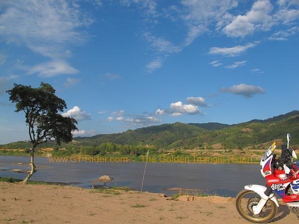 mekong-friendship-bridge-site-chiang-khong-007.jpg