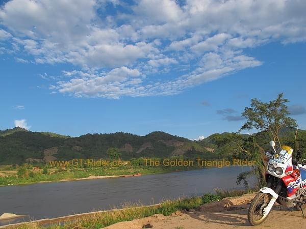 mekong-friendship-bridge-site-chiang-khong-008.jpg