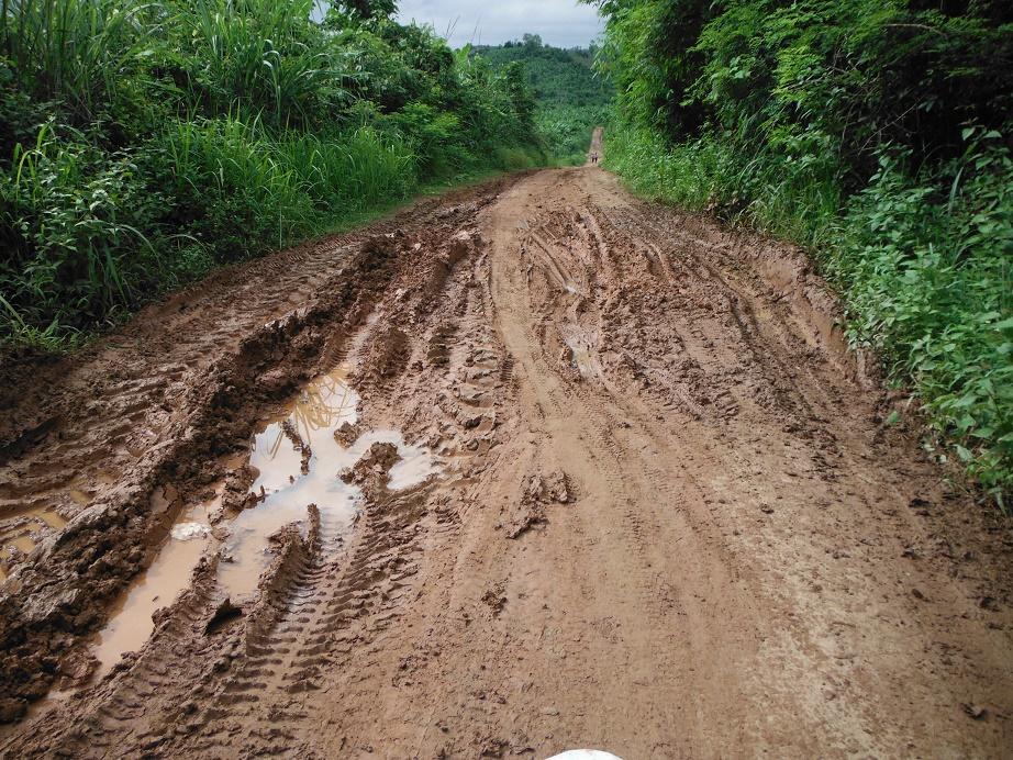Motorcycle%20Laos%20Vietnam%20%2012.jpg