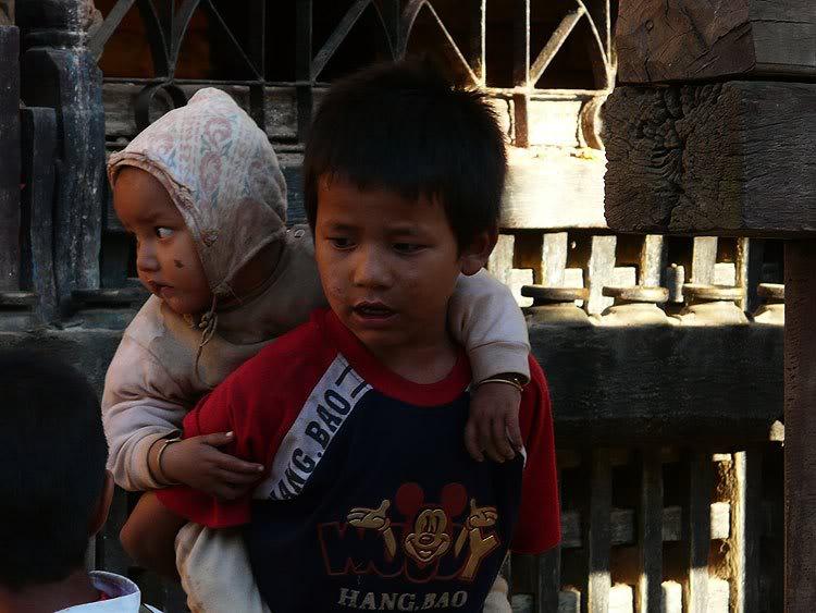 nepalis04.jpg