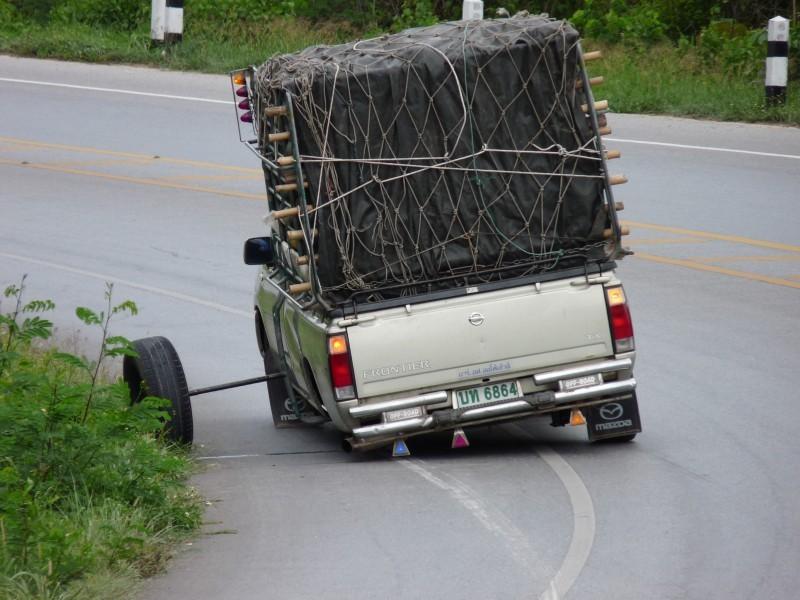 nissan-no-axle.jpg