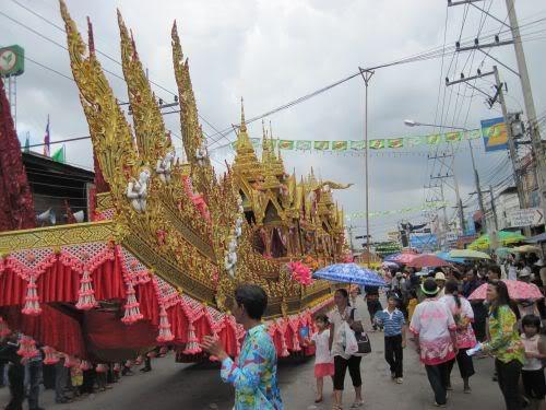 parade-begins-1.jpg