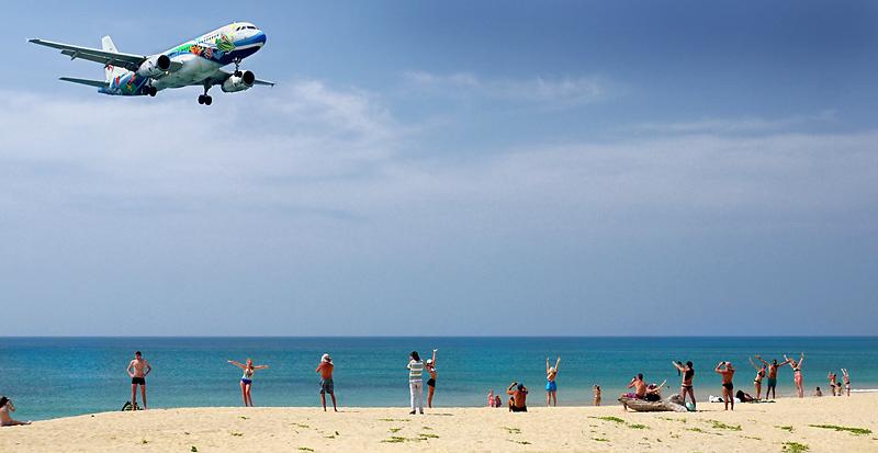 phuket-airport-mai-khao-beach-3dd.jpg