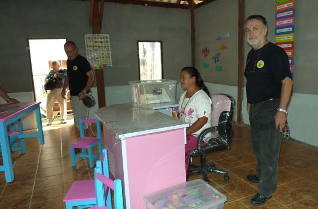 Plasticonteacherdesk.jpg