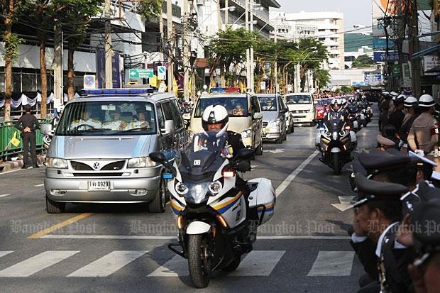 Prayuth in escort.jpg