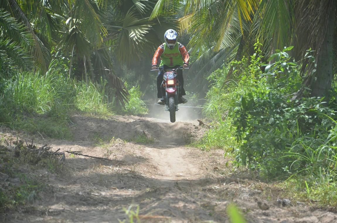 Riding4-X2.jpg