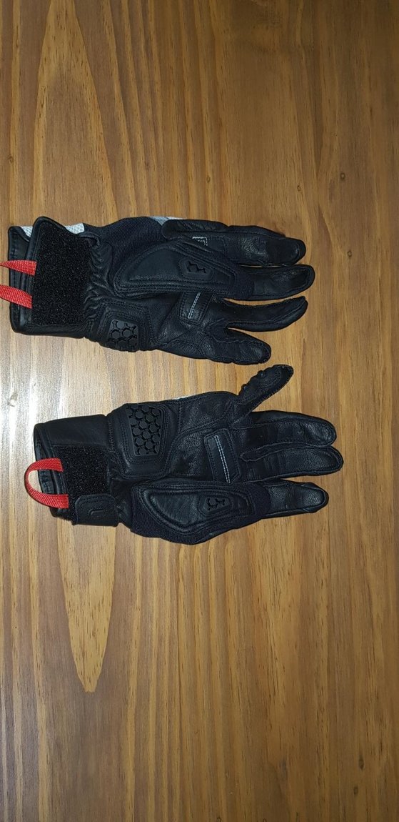 sand 3 glove 2.jpg