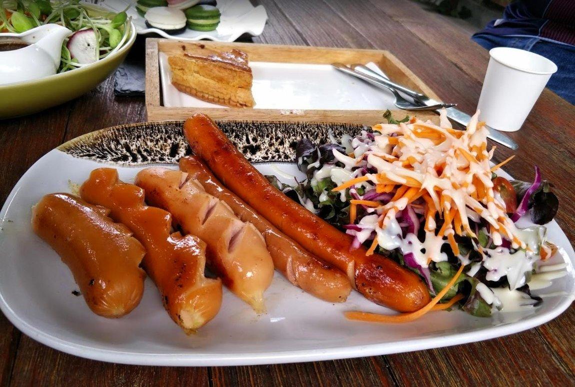 sausages-tieng-na-coffee-bakery-tak.jpg