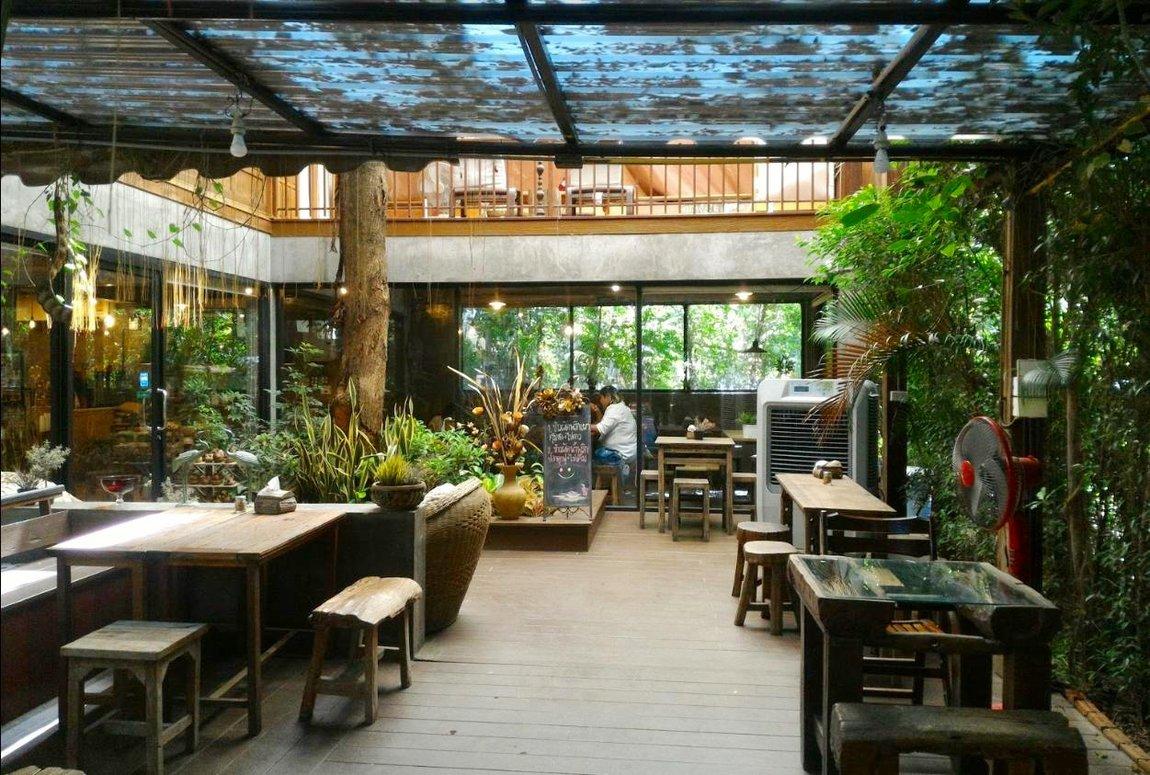 seating-3-tieng-na-coffee-bakery-tak.jpg