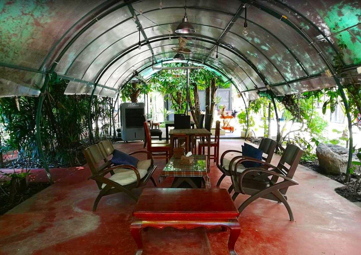 seating-5-tieng-na-coffee-bakery-tak.jpg