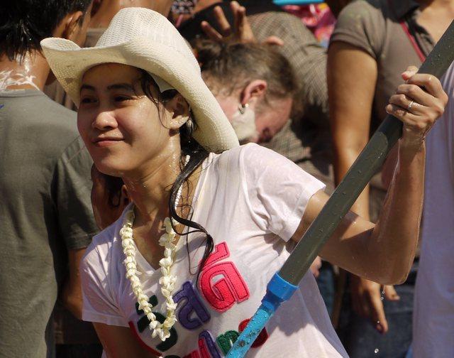songkran-2010-22-thumb.jpg
