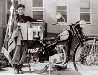SUZUKICOLLEDA1954_CO-winner_400.jpg