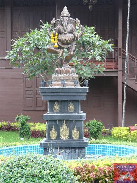 TakGneshStatue.jpg