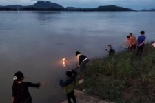 Loi Kratong in Pak Chom at Naga 4.jpg